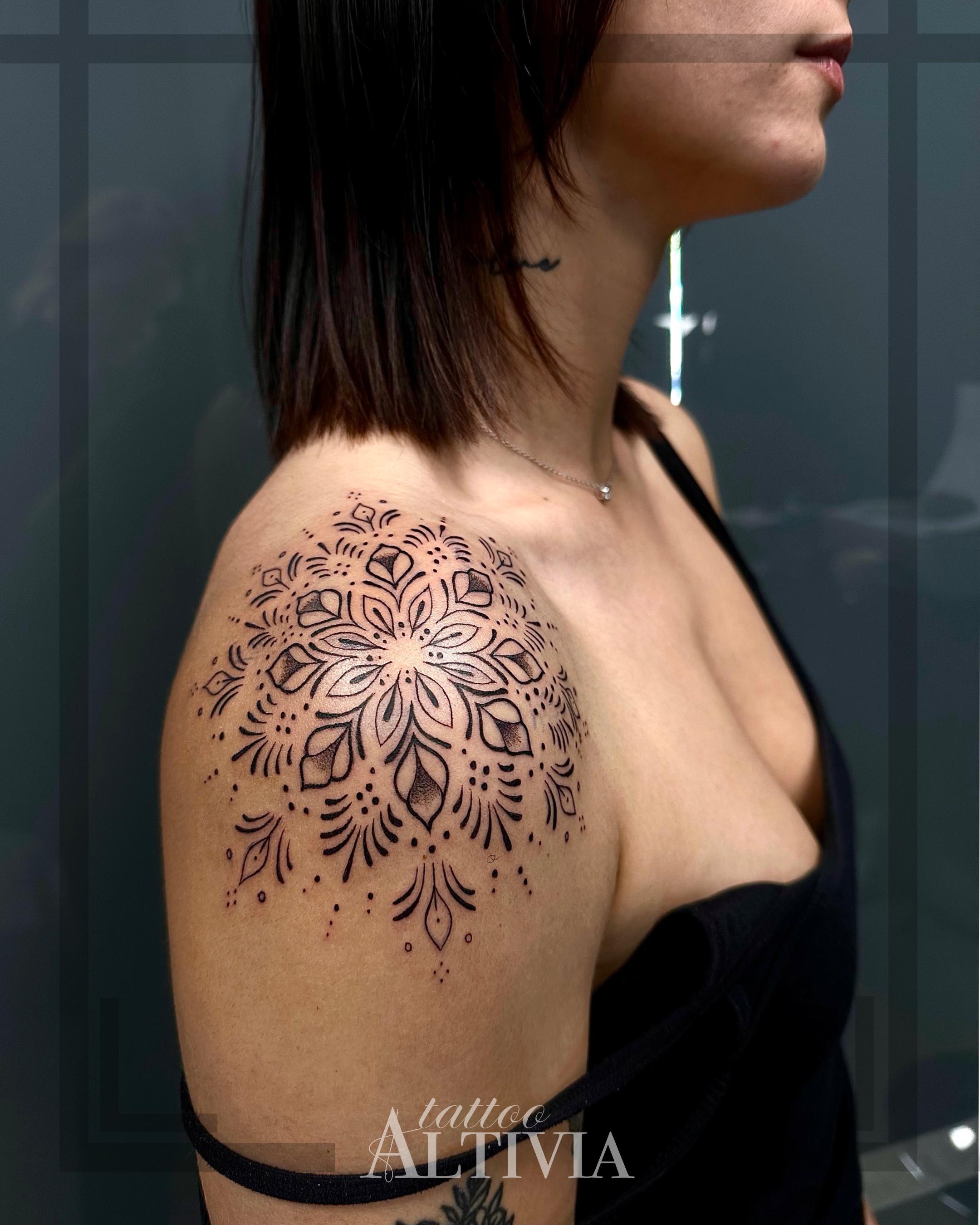 Mandalas y geométricos — tatuajes Getafe